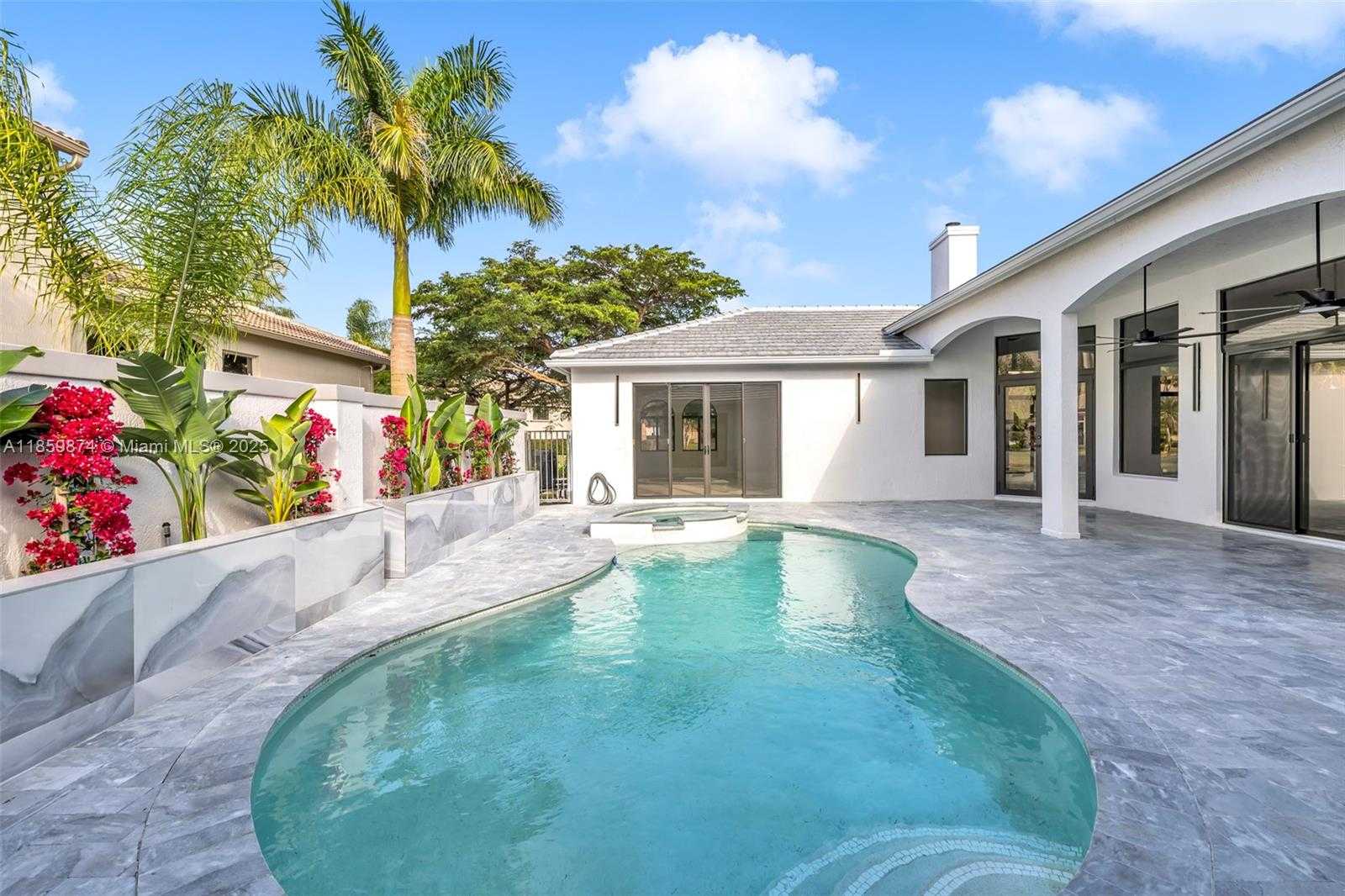 Small Image of 2530 MONTCLAIRE CIR, Weston Number 34