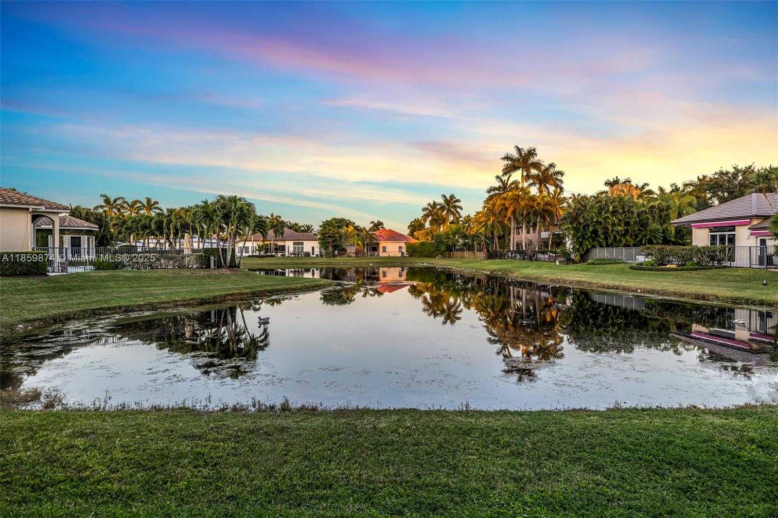 Small Image of 2530 MONTCLAIRE CIR, Weston Number 36