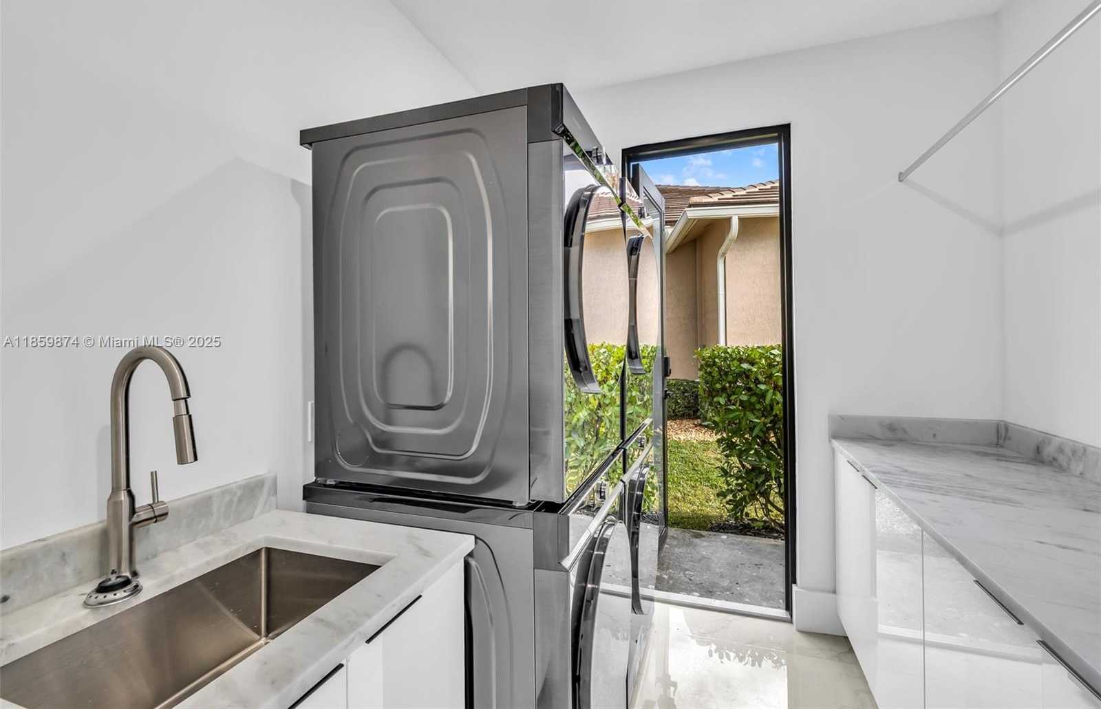 Small Image of 2530 MONTCLAIRE CIR, Weston Number 37