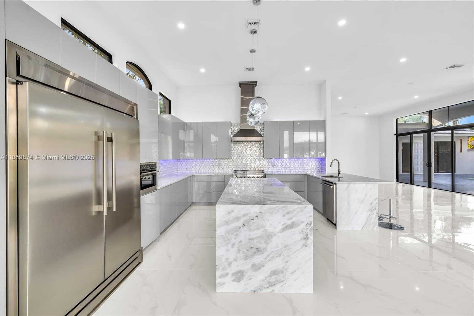Small Image of 2530 MONTCLAIRE CIR, Weston Number 4
