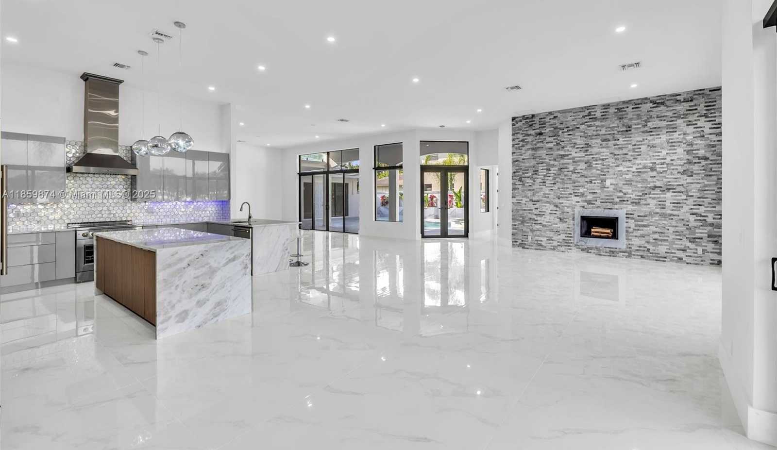 Small Image of 2530 MONTCLAIRE CIR, Weston Number 9