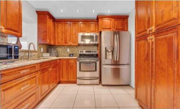 Small Image of 3738 NORTH WEST 207TH DR, Miami Gardens Number 3