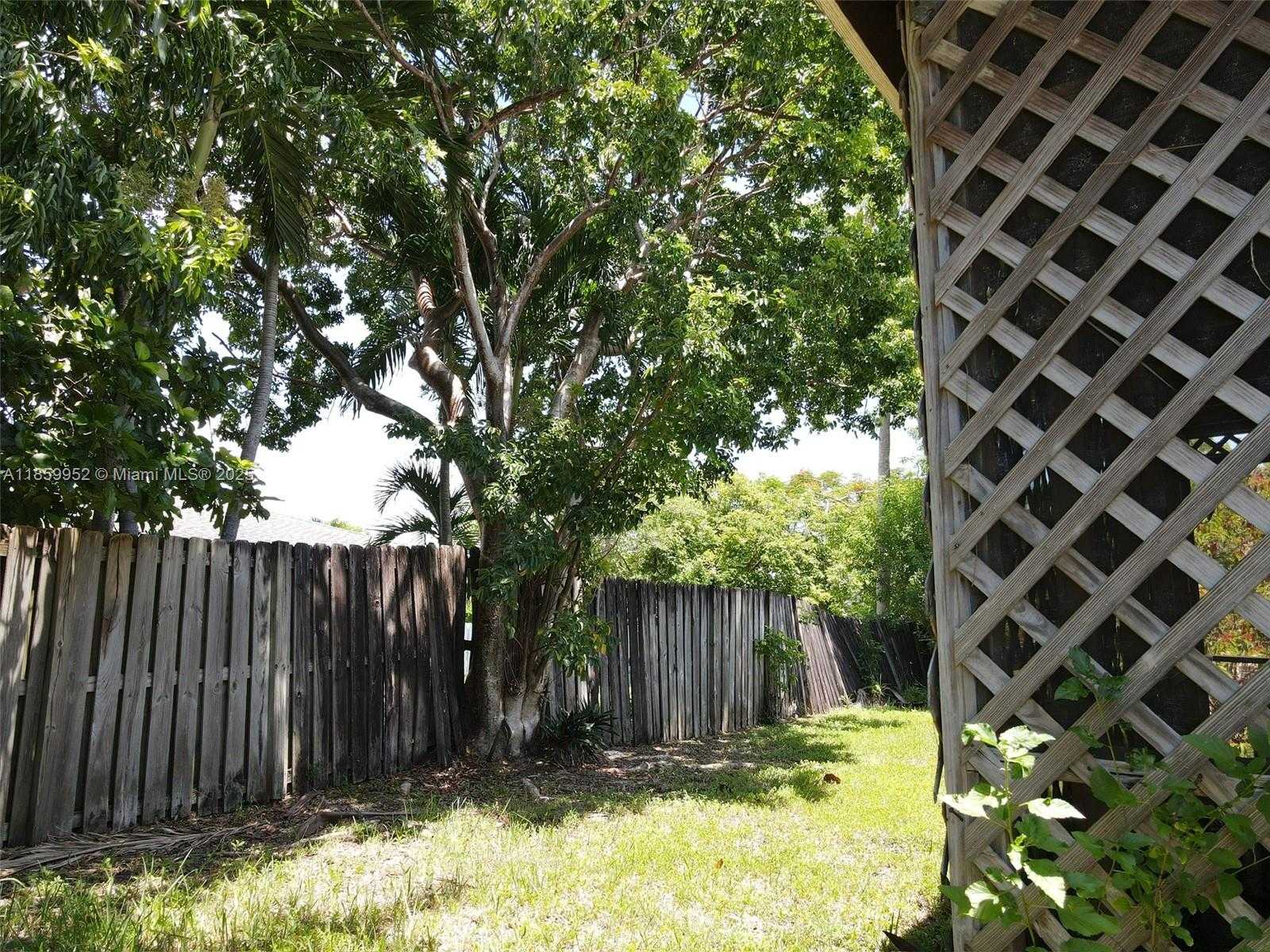 Small Image of 11011 SOUTH WEST 162ND TER, Miami Number 12