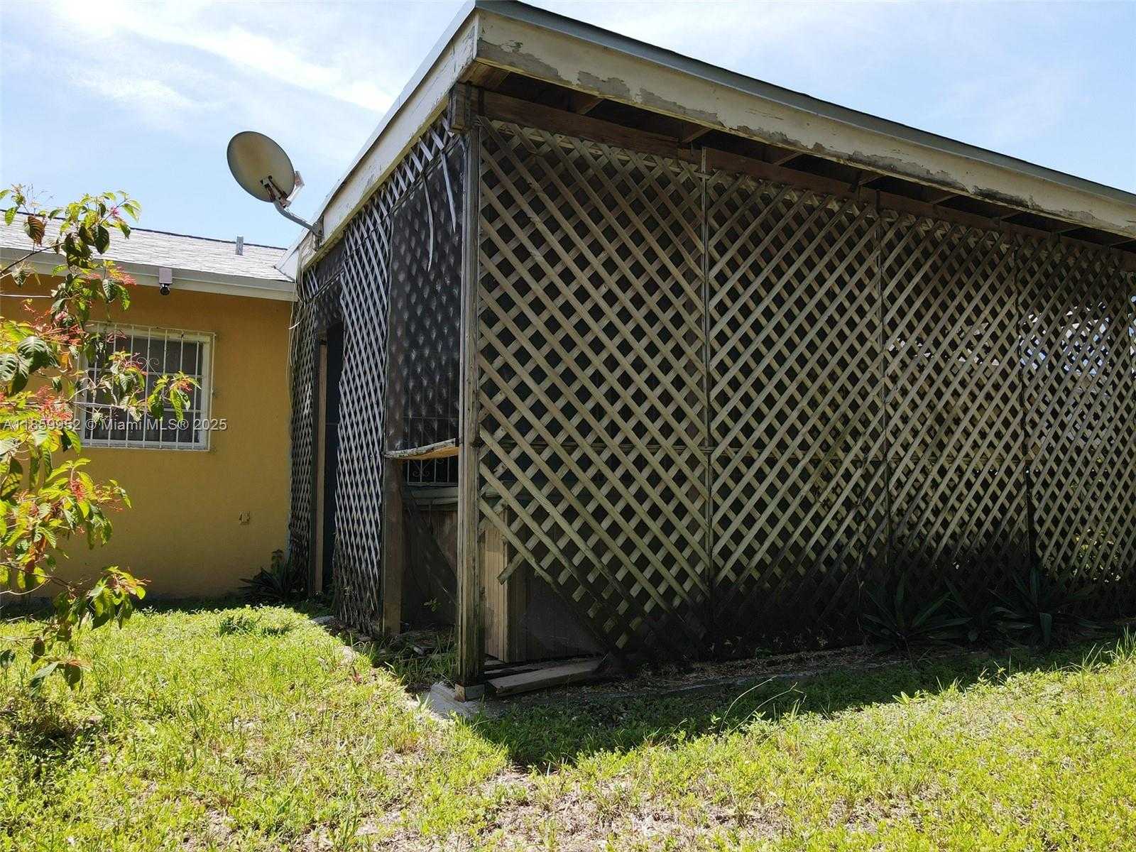 Small Image of 11011 SOUTH WEST 162ND TER, Miami Number 13