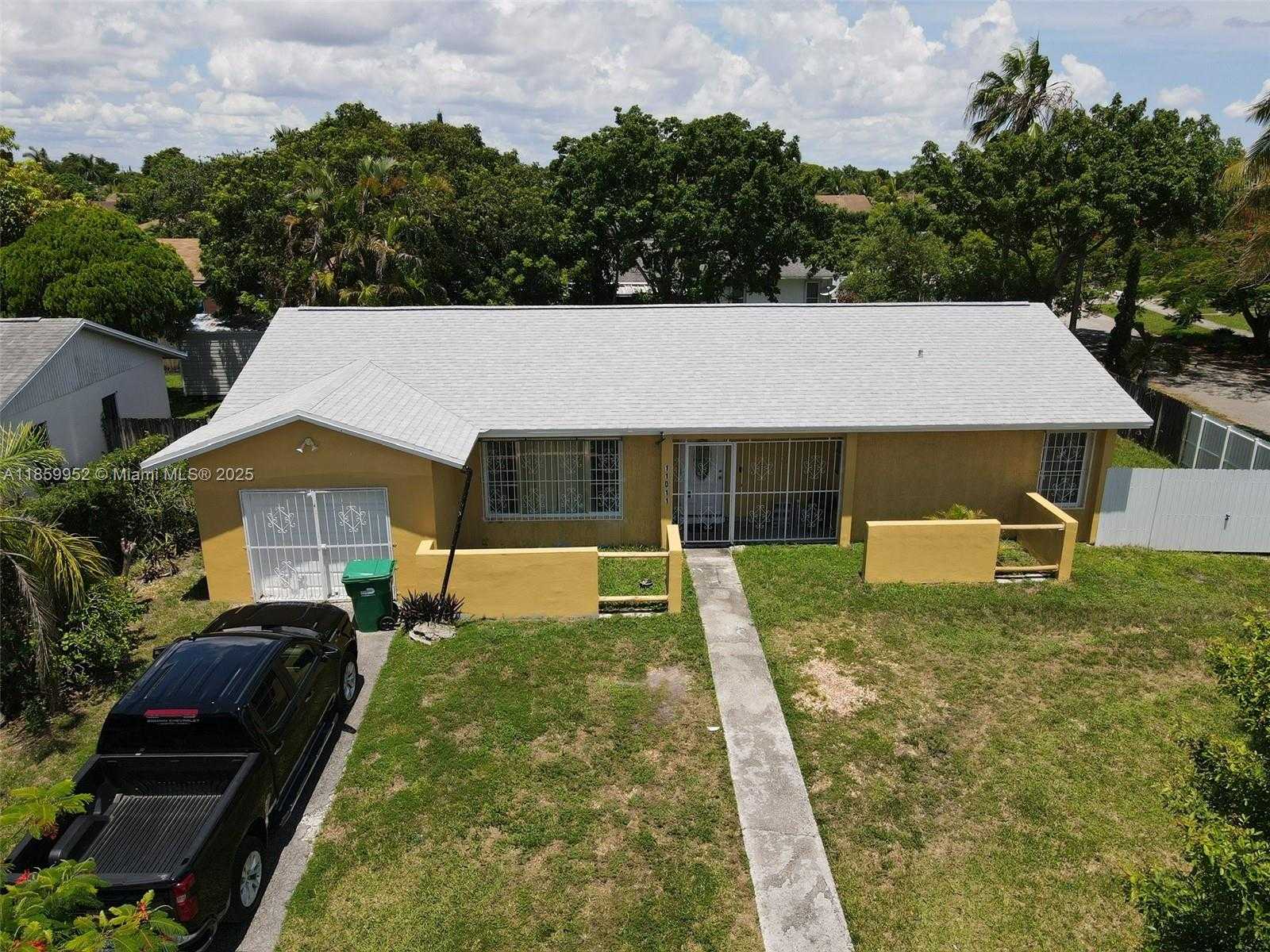 Small Image of 11011 SOUTH WEST 162ND TER, Miami Number 2