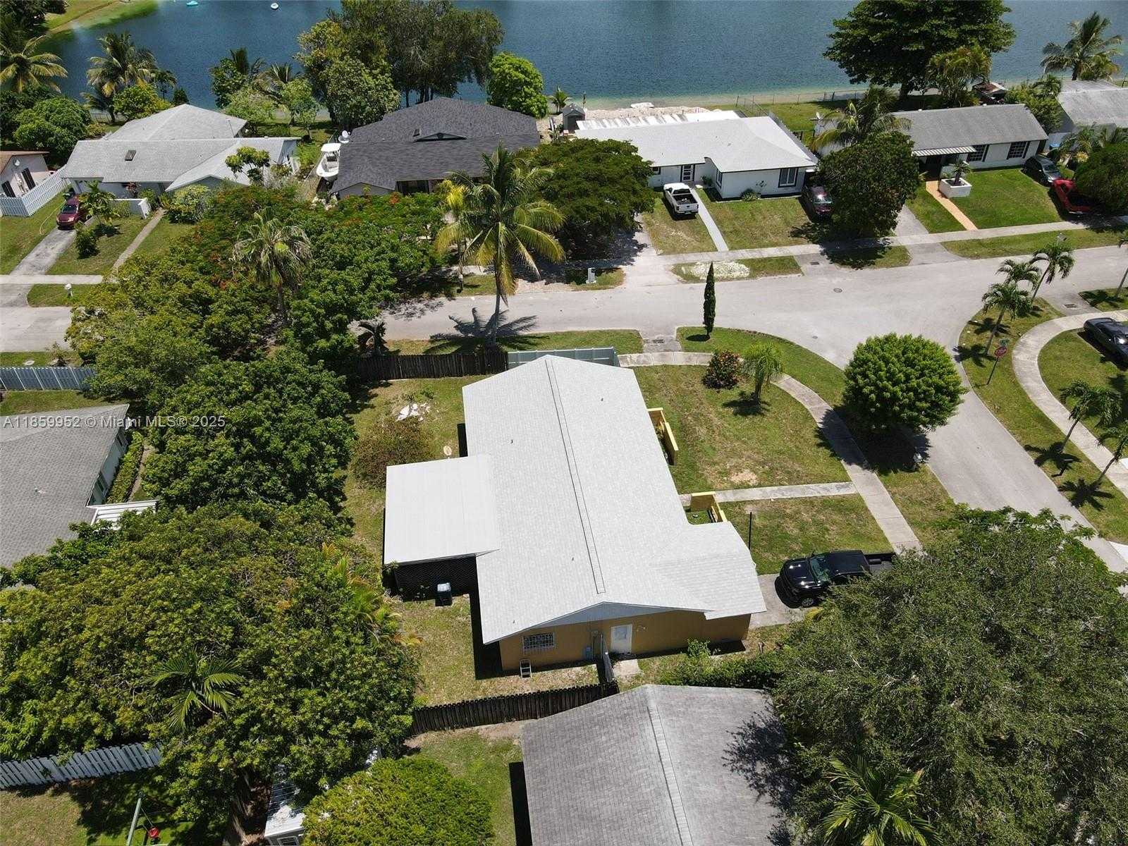 Small Image of 11011 SOUTH WEST 162ND TER, Miami Number 6