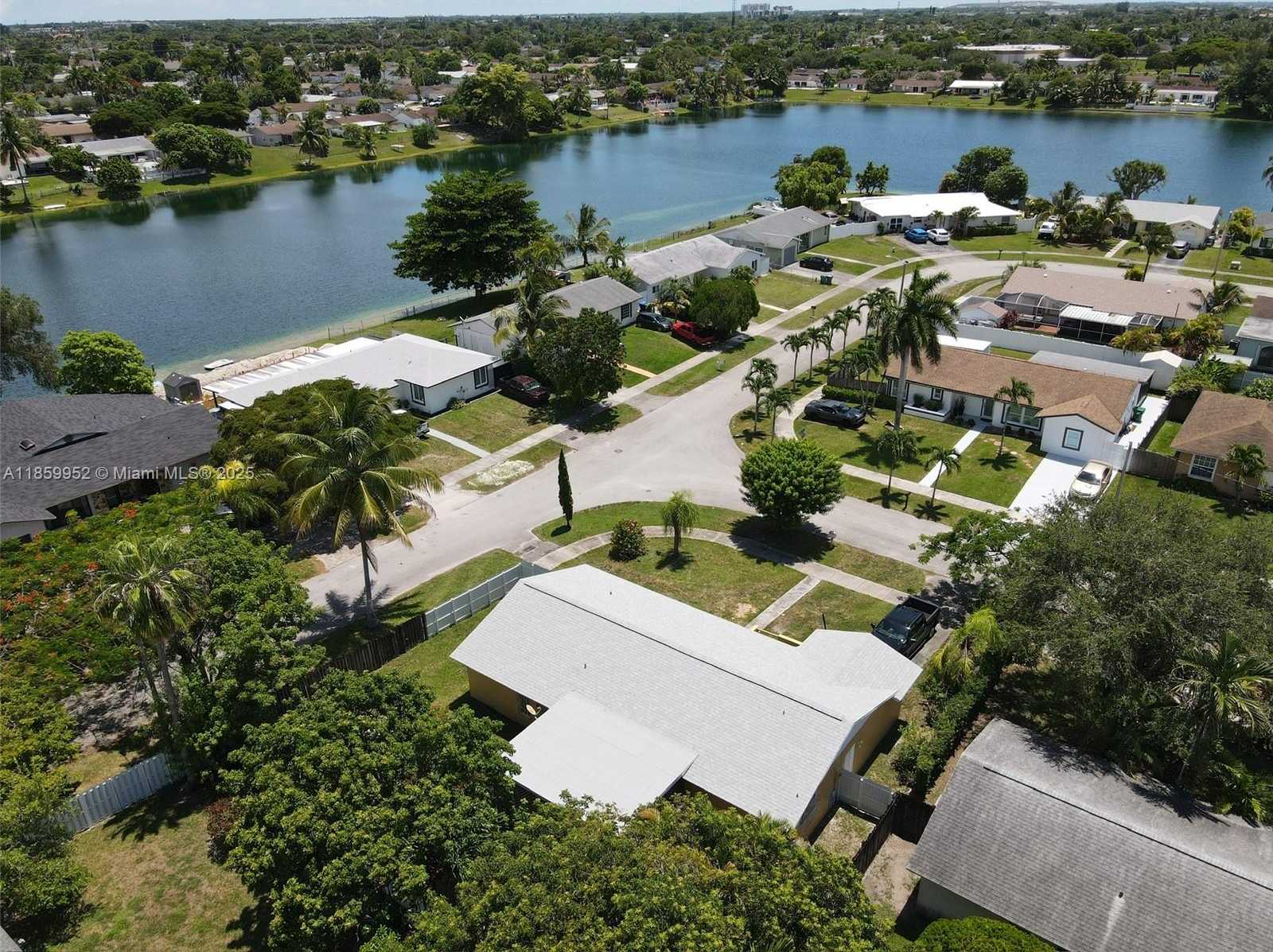 Small Image of 11011 SOUTH WEST 162ND TER, Miami Number 7