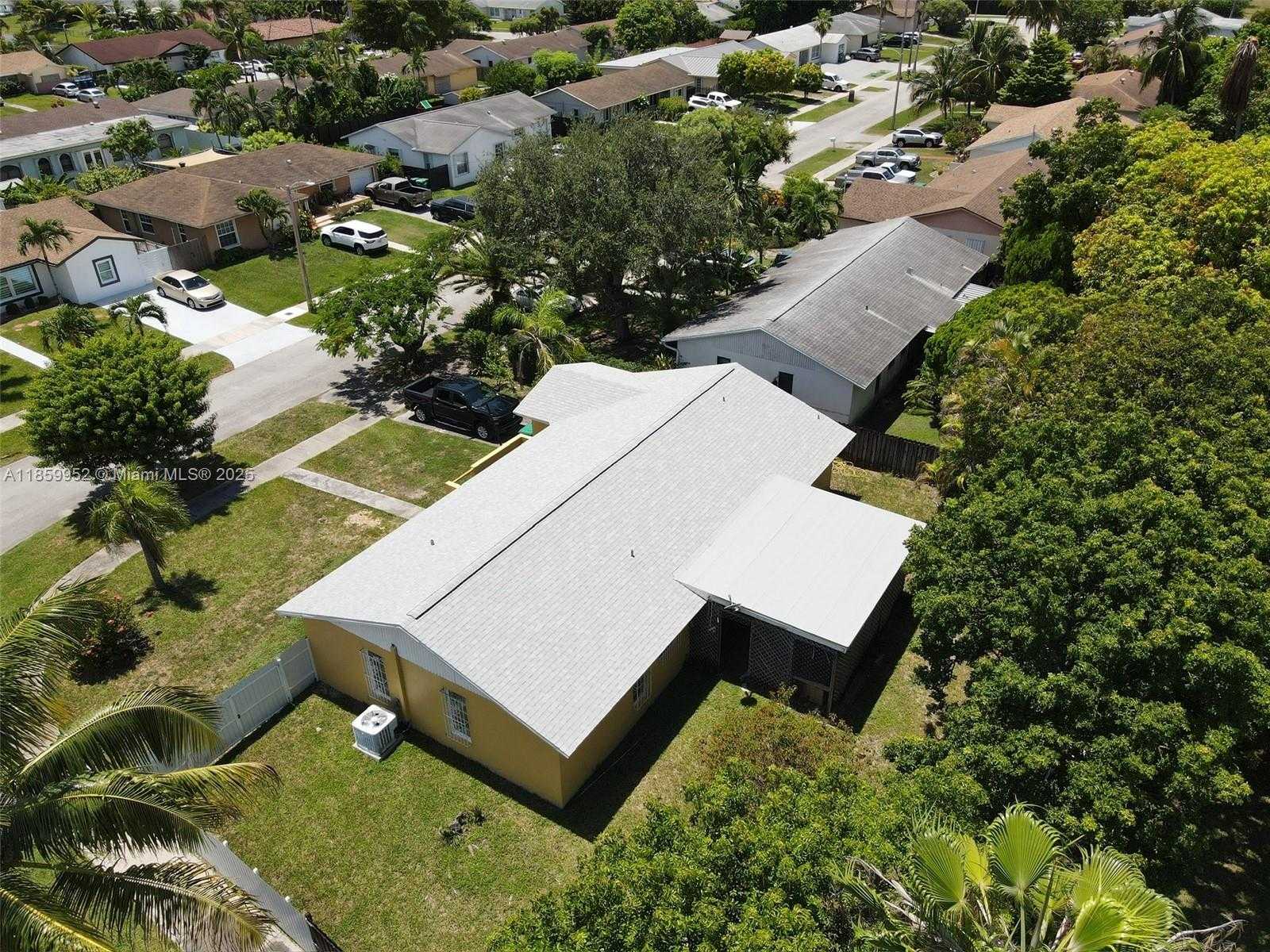 Small Image of 11011 SOUTH WEST 162ND TER, Miami Number 9