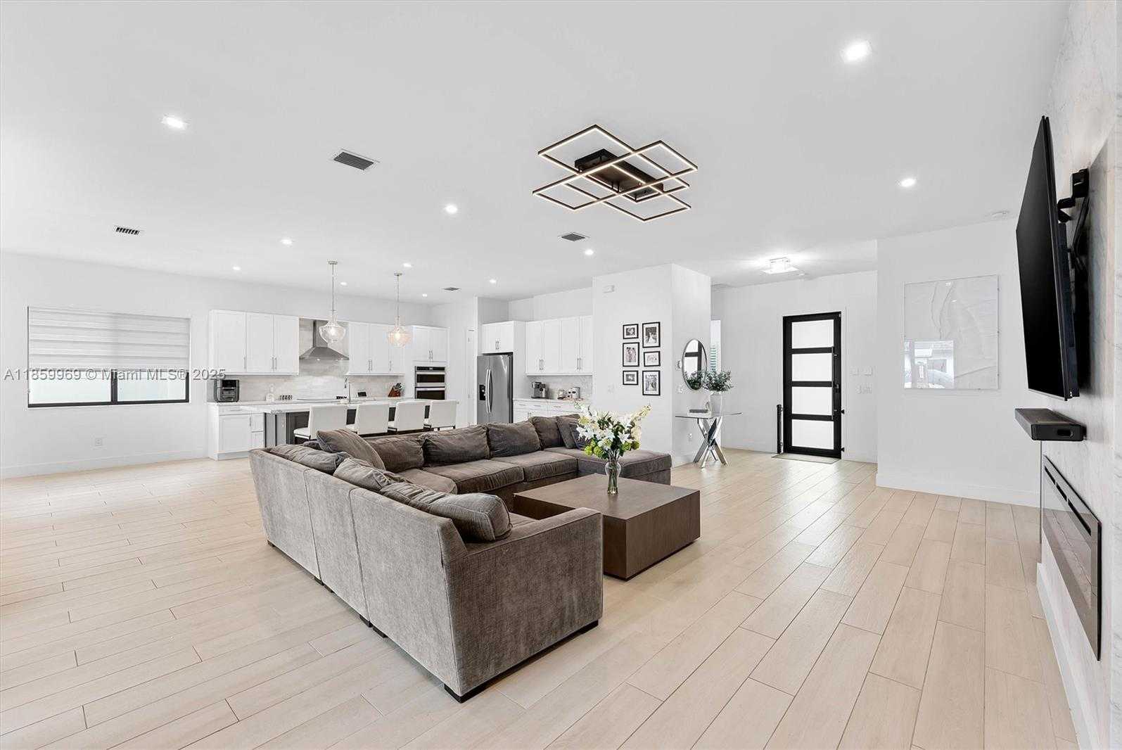 Small Image of 4406 SOUTH WEST 176TH AVE, Miramar Number 4