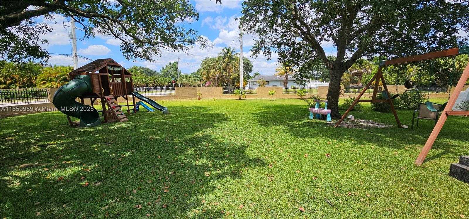 Small Image of 1670 SOUTH WEST 139TH AVE, Davie Number 4