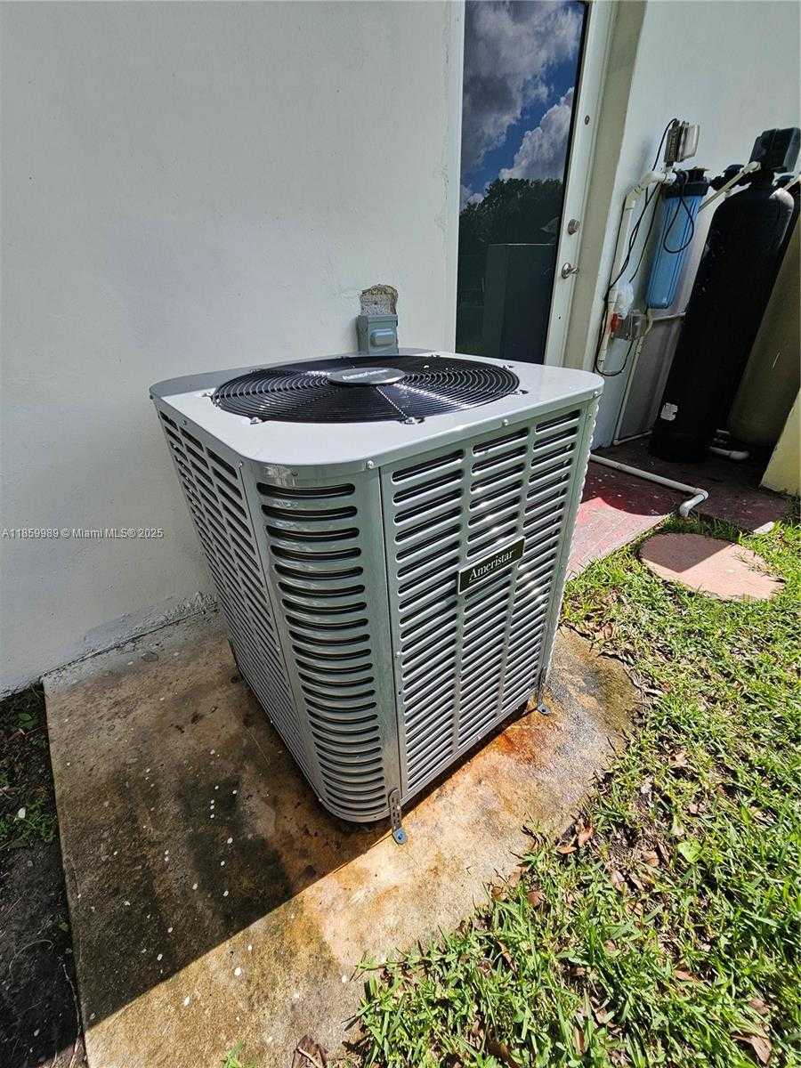 Small Image of 1670 SOUTH WEST 139TH AVE, Davie Number 45