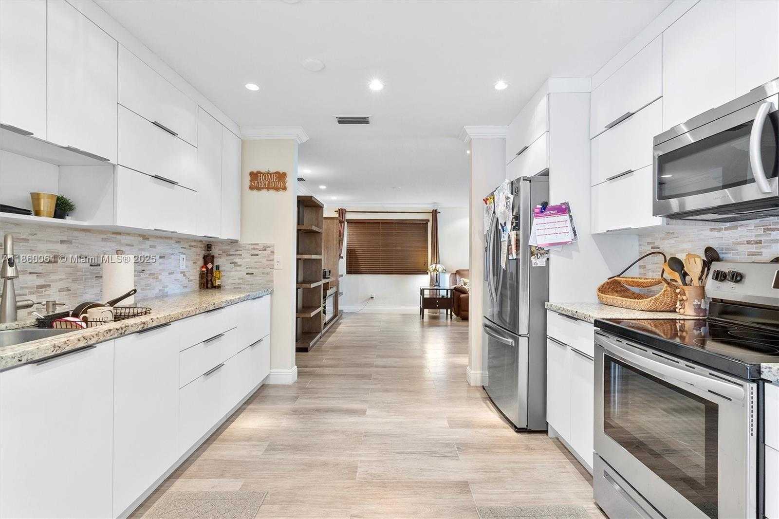 Small Image of 14830 DADE PINE AVE, Miami Lakes Number 13