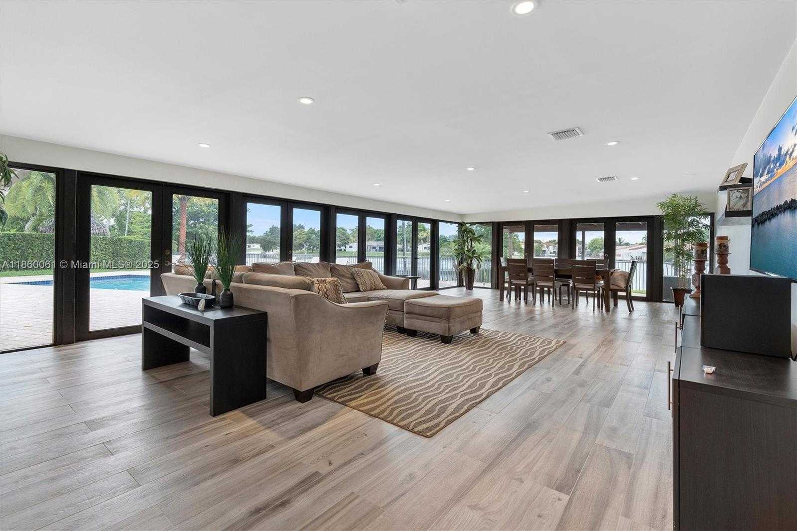 Small Image of 14830 DADE PINE AVE, Miami Lakes Number 15