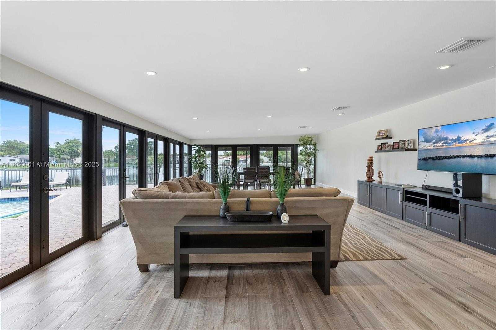 Small Image of 14830 DADE PINE AVE, Miami Lakes Number 16