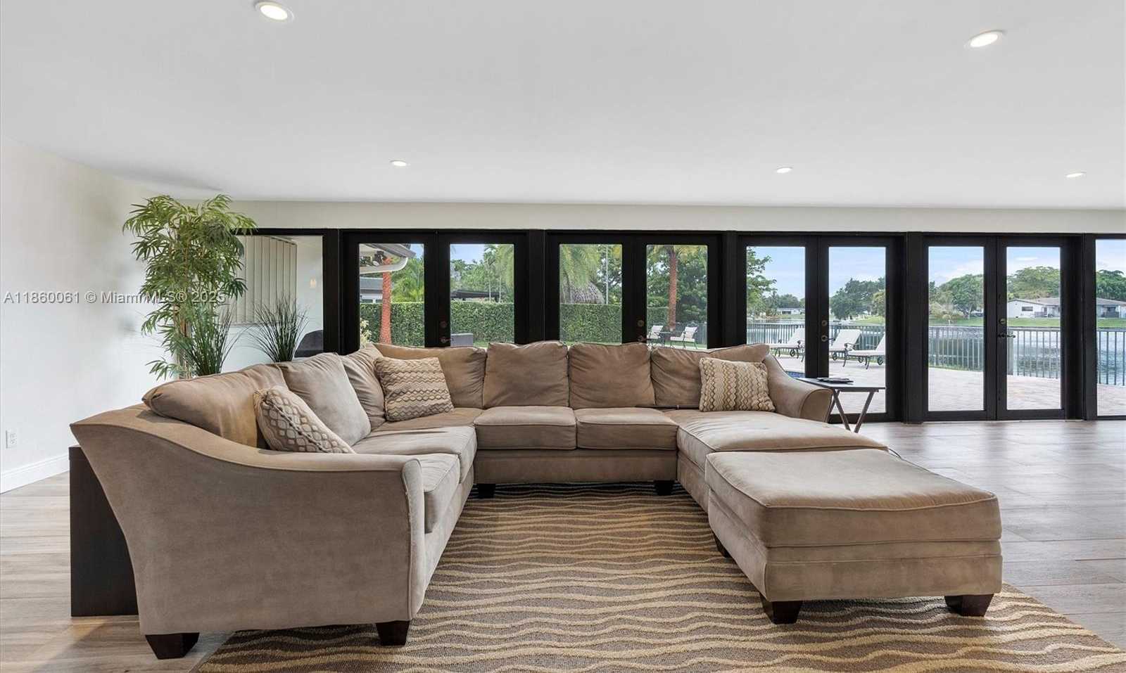 Small Image of 14830 DADE PINE AVE, Miami Lakes Number 17