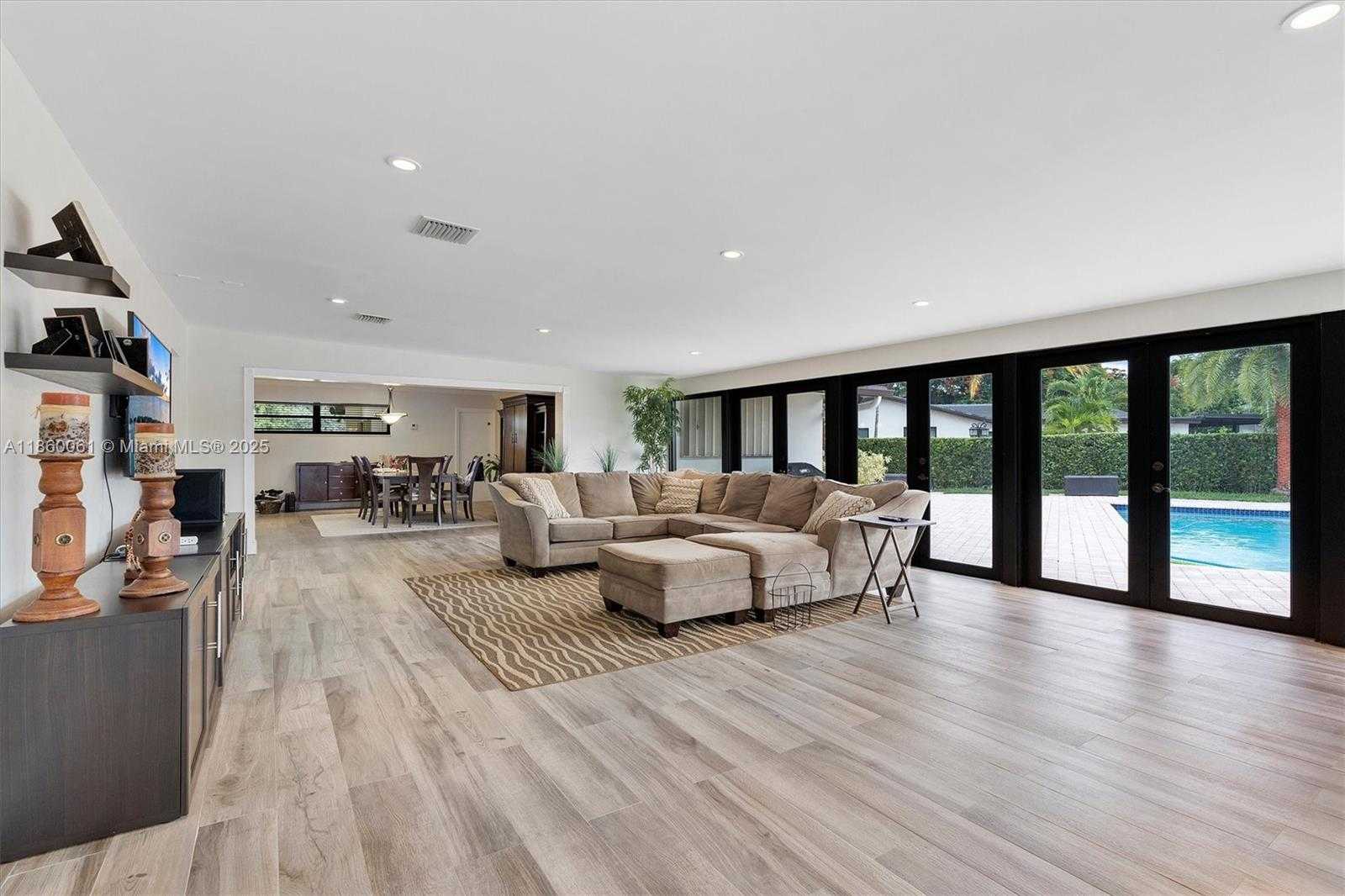 Small Image of 14830 DADE PINE AVE, Miami Lakes Number 20