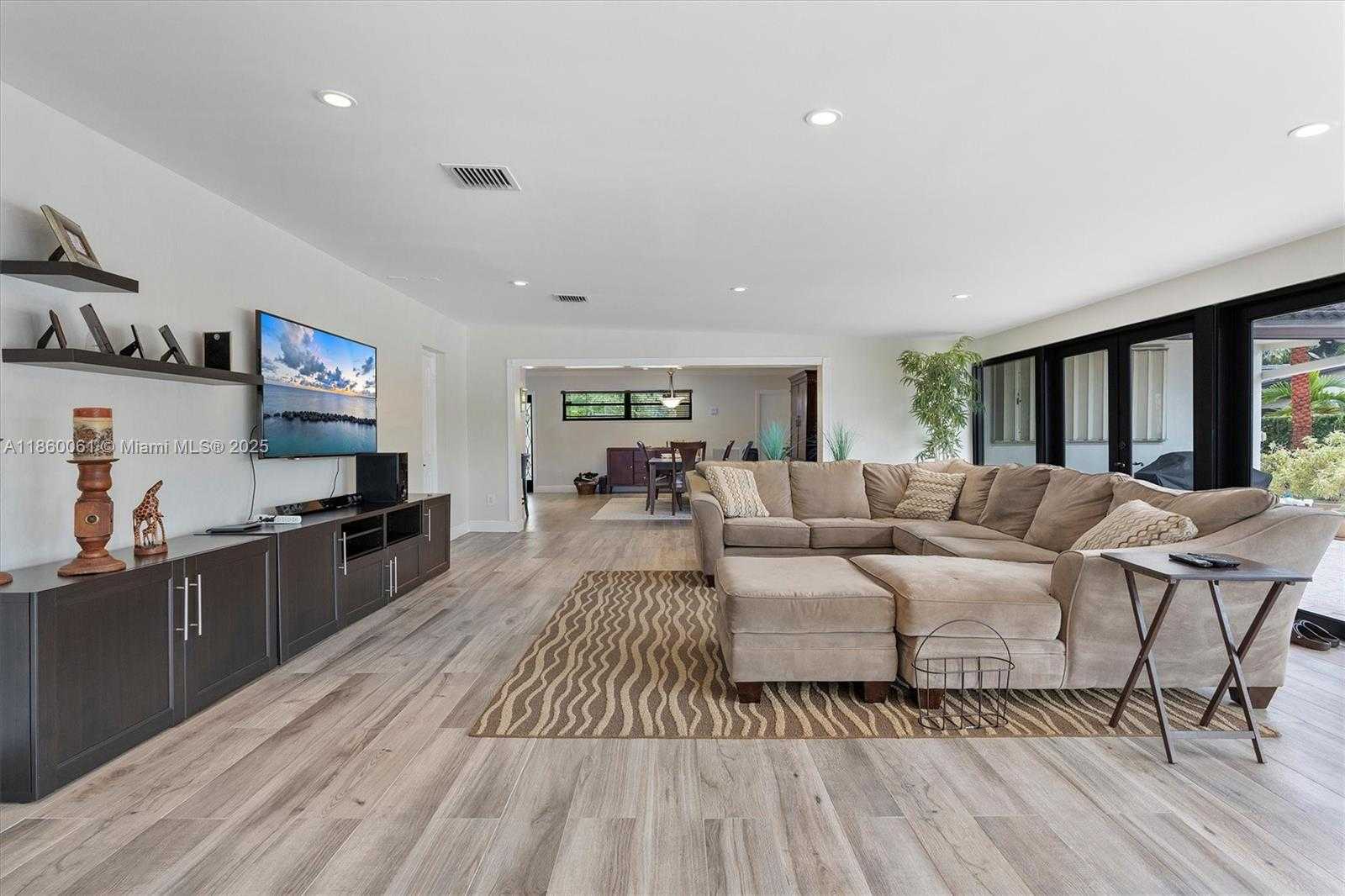 Small Image of 14830 DADE PINE AVE, Miami Lakes Number 21