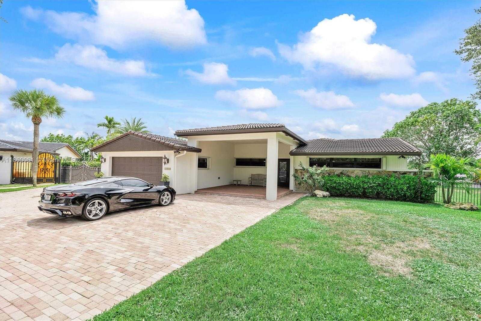 Small Image of 14830 DADE PINE AVE, Miami Lakes Number 3
