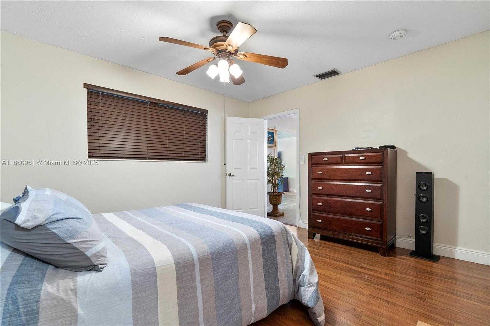 Small Image of 14830 DADE PINE AVE, Miami Lakes Number 30
