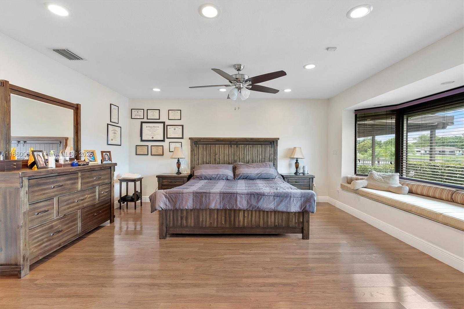 Small Image of 14830 DADE PINE AVE, Miami Lakes Number 40