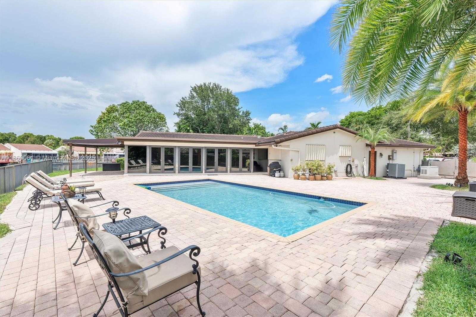 Small Image of 14830 DADE PINE AVE, Miami Lakes Number 43