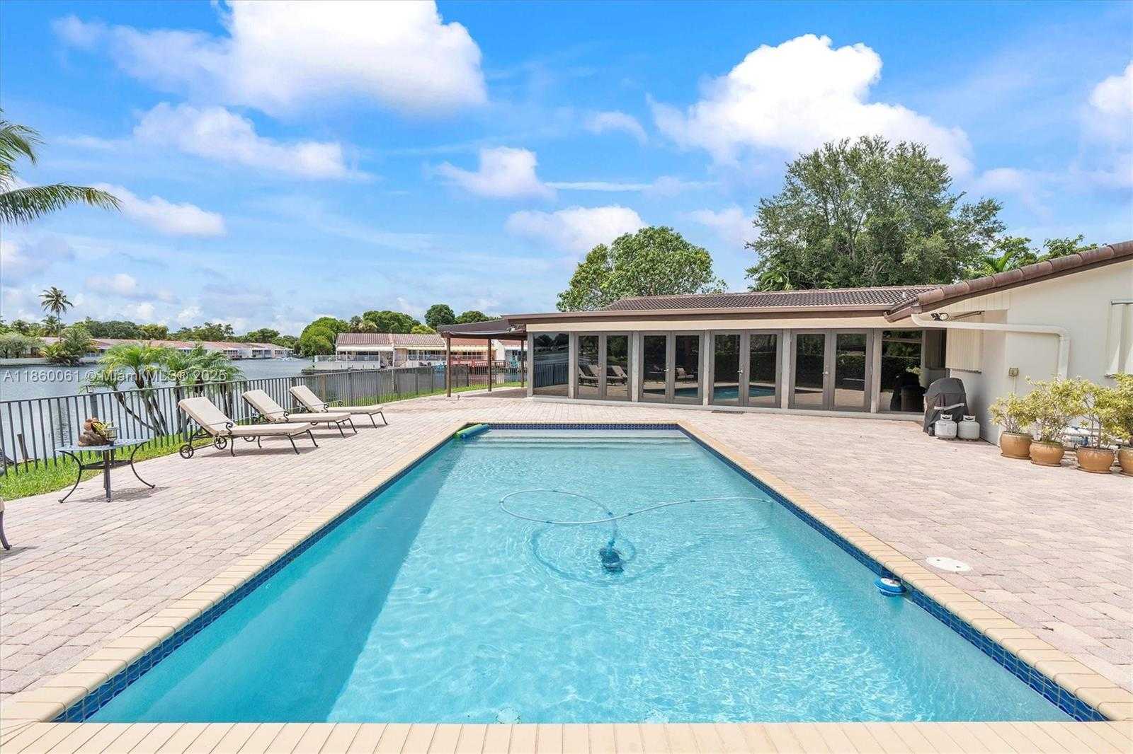 Small Image of 14830 DADE PINE AVE, Miami Lakes Number 45