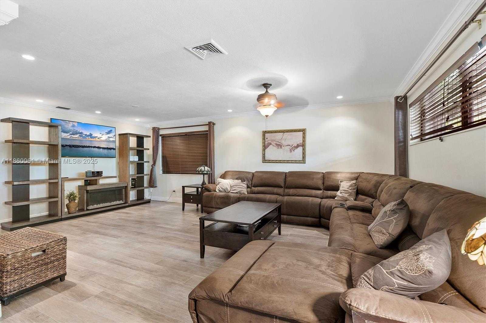 Small Image of 14830 DADE PINE AVE, Miami Lakes Number 6