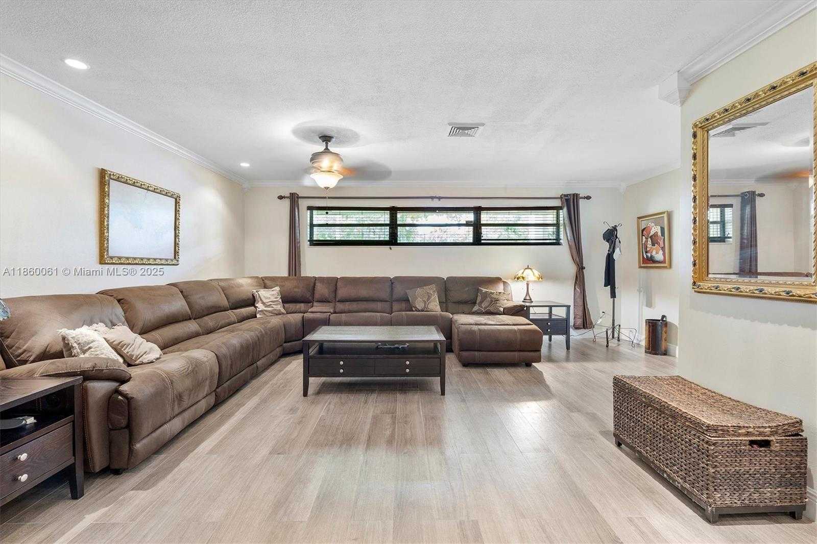 Small Image of 14830 DADE PINE AVE, Miami Lakes Number 7