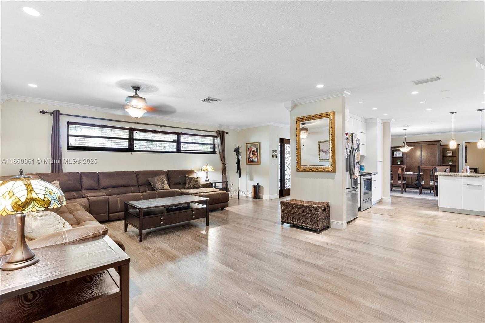 Small Image of 14830 DADE PINE AVE, Miami Lakes Number 8
