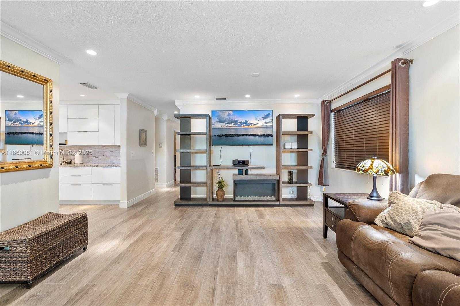 Small Image of 14830 DADE PINE AVE, Miami Lakes Number 9