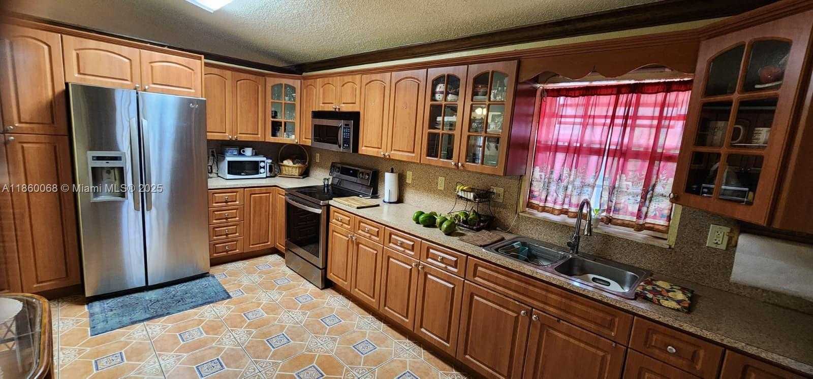 Small Image of 18959 NORTH WEST 63RD CT CIR, Hialeah Number 10