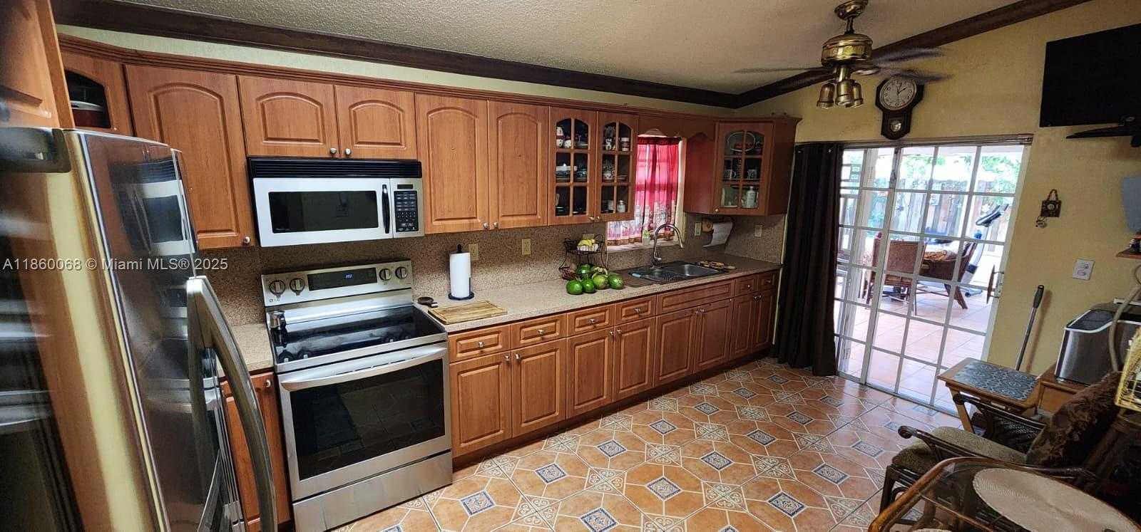 Small Image of 18959 NORTH WEST 63RD CT CIR, Hialeah Number 11