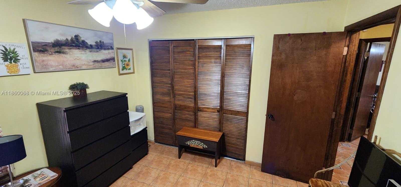 Small Image of 18959 NORTH WEST 63RD CT CIR, Hialeah Number 4