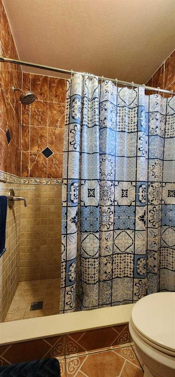 Small Image of 18959 NORTH WEST 63RD CT CIR, Hialeah Number 6