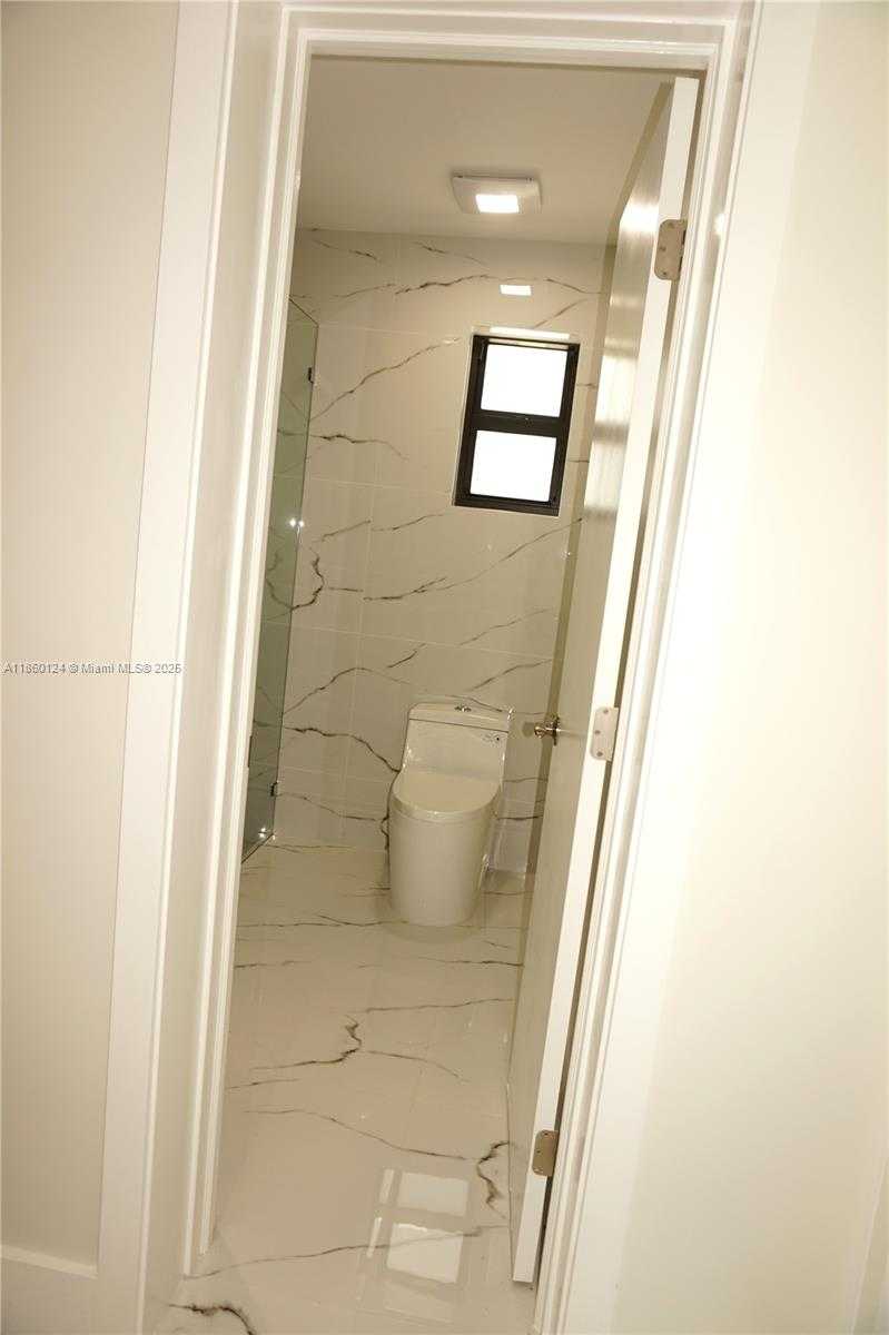 Small Image of 53 NORTH WEST 68TH ST, Miami Number 31