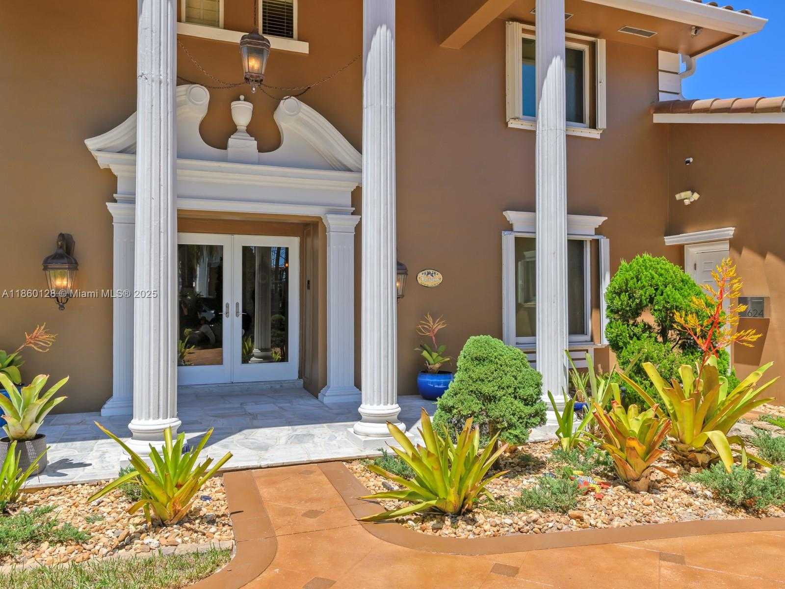 Small Image of 624 PALM DR, Hallandale Beach Number 10