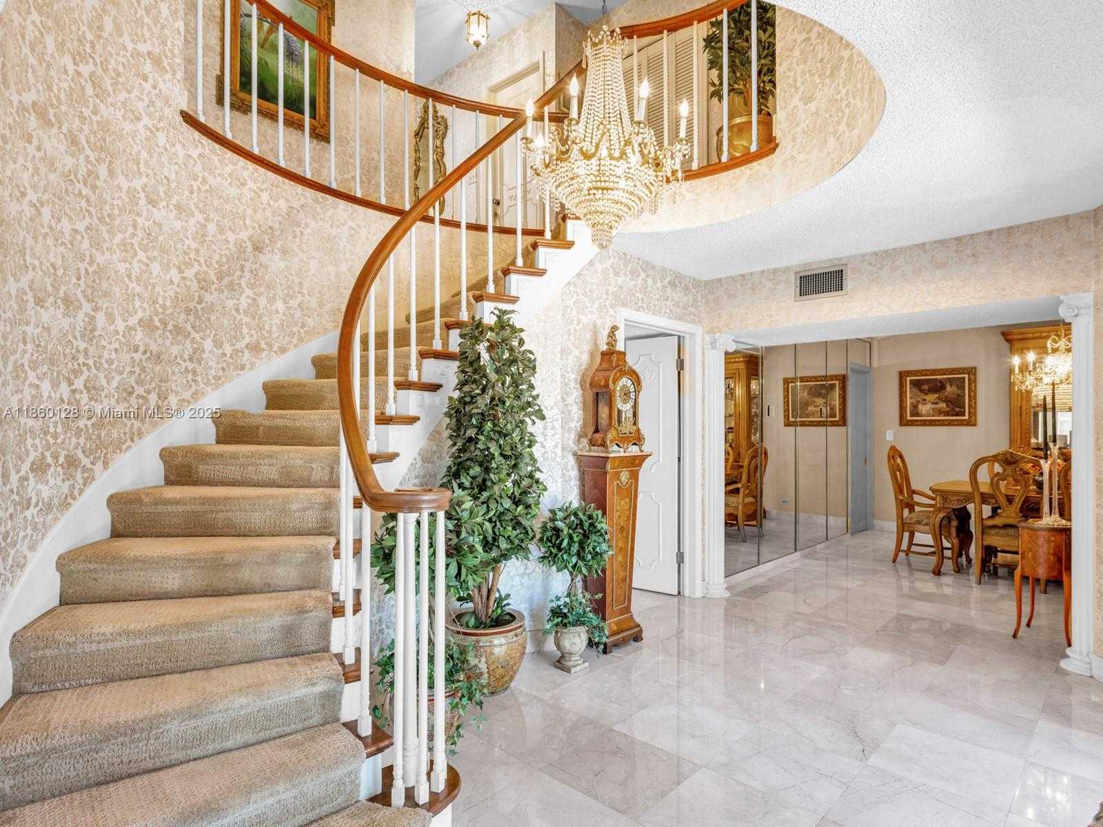 Small Image of 624 PALM DR, Hallandale Beach Number 12