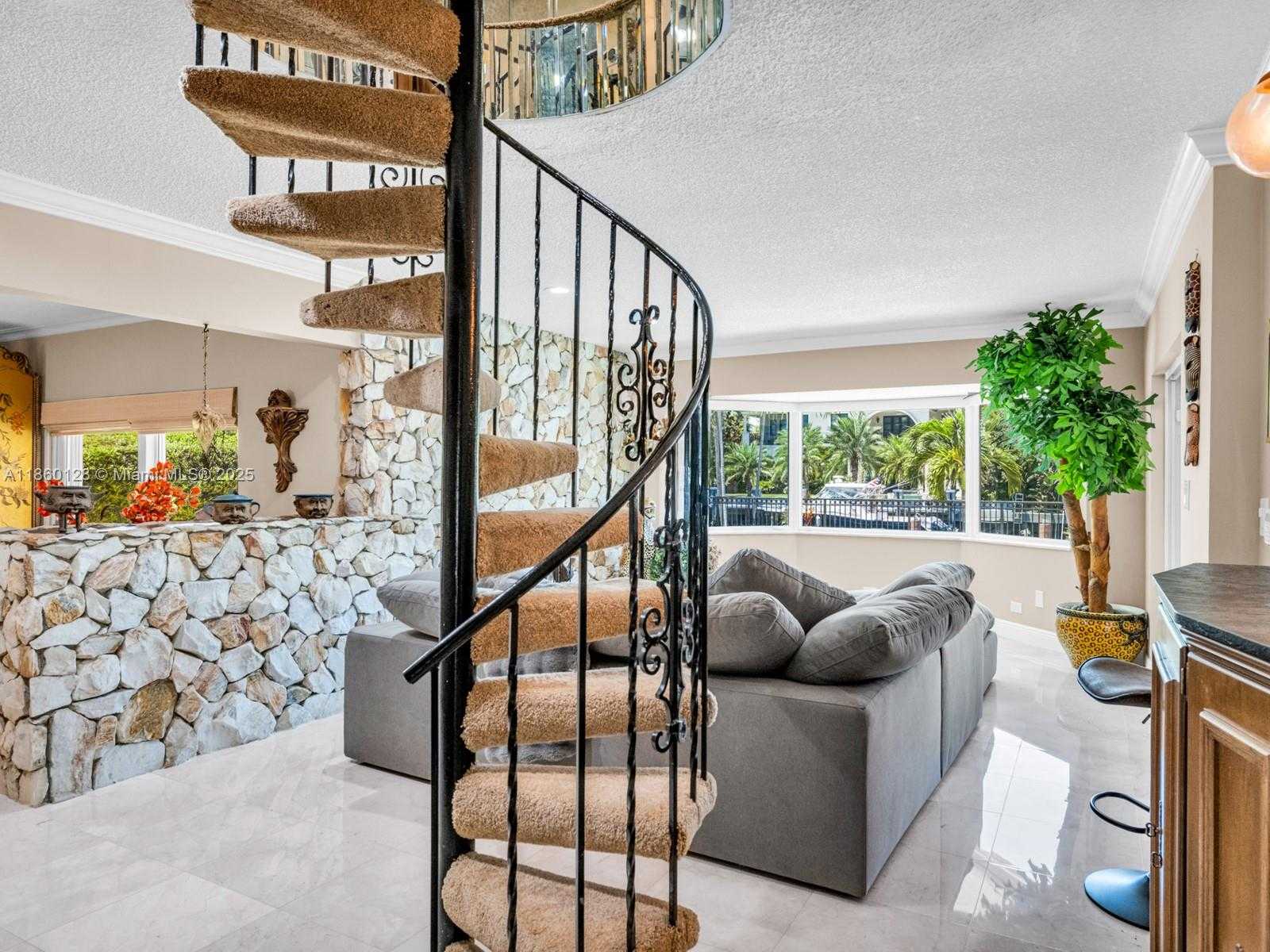 Small Image of 624 PALM DR, Hallandale Beach Number 16