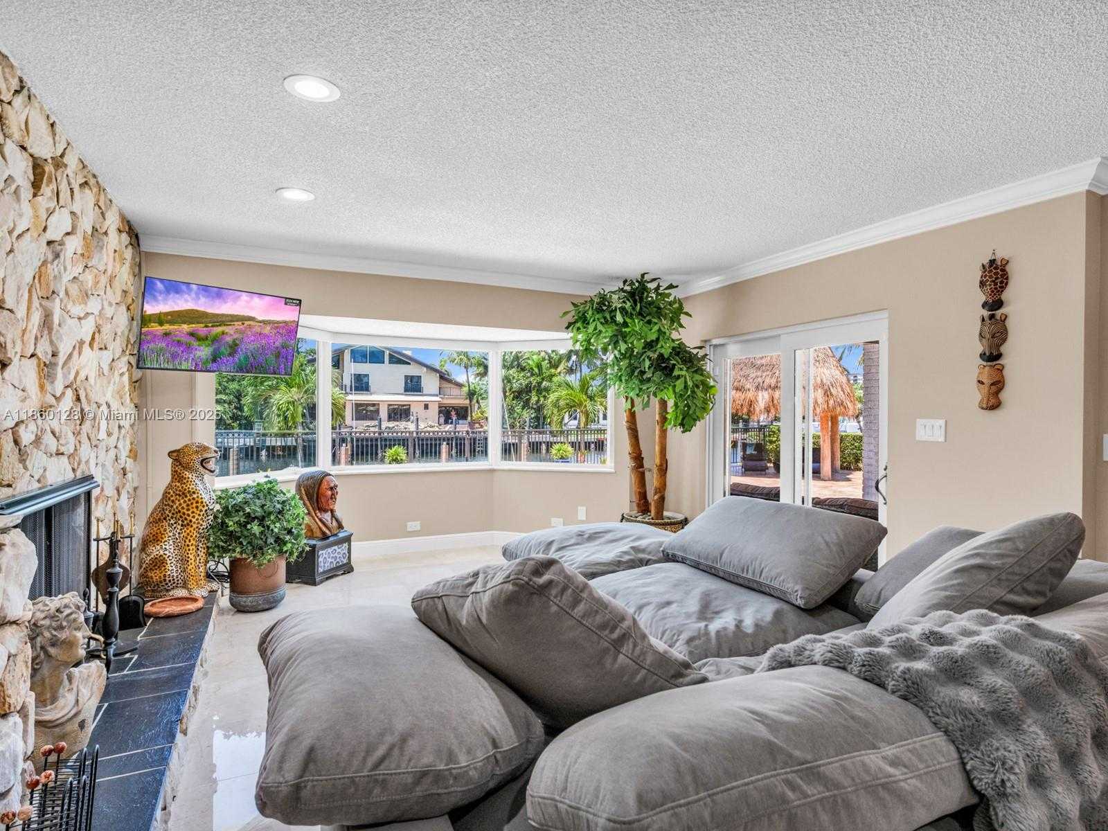 Small Image of 624 PALM DR, Hallandale Beach Number 18