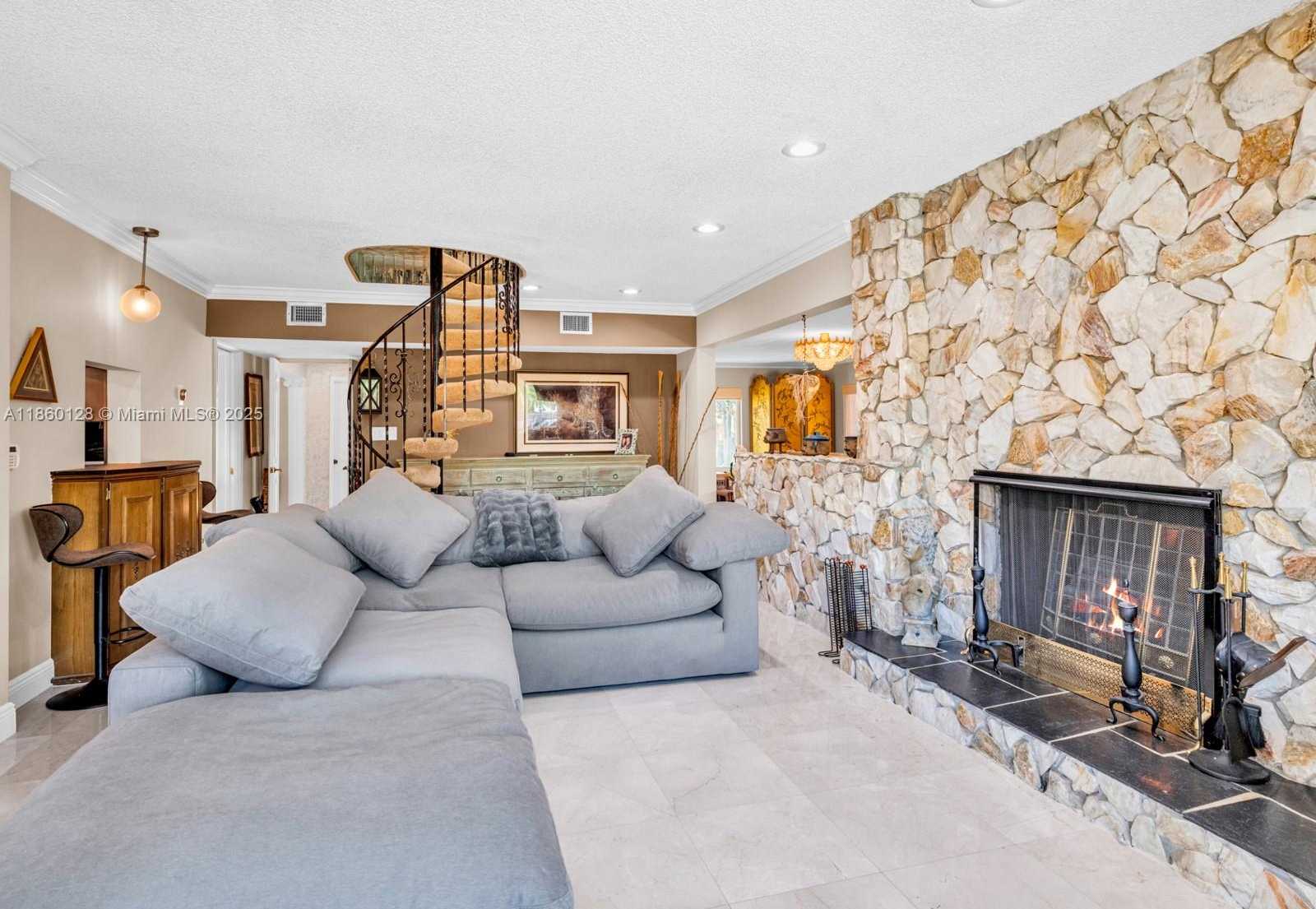 Small Image of 624 PALM DR, Hallandale Beach Number 19