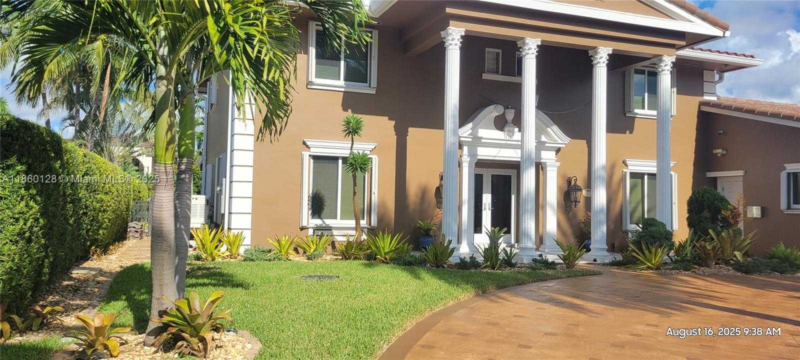 Small Image of 624 PALM DR, Hallandale Beach Number 2