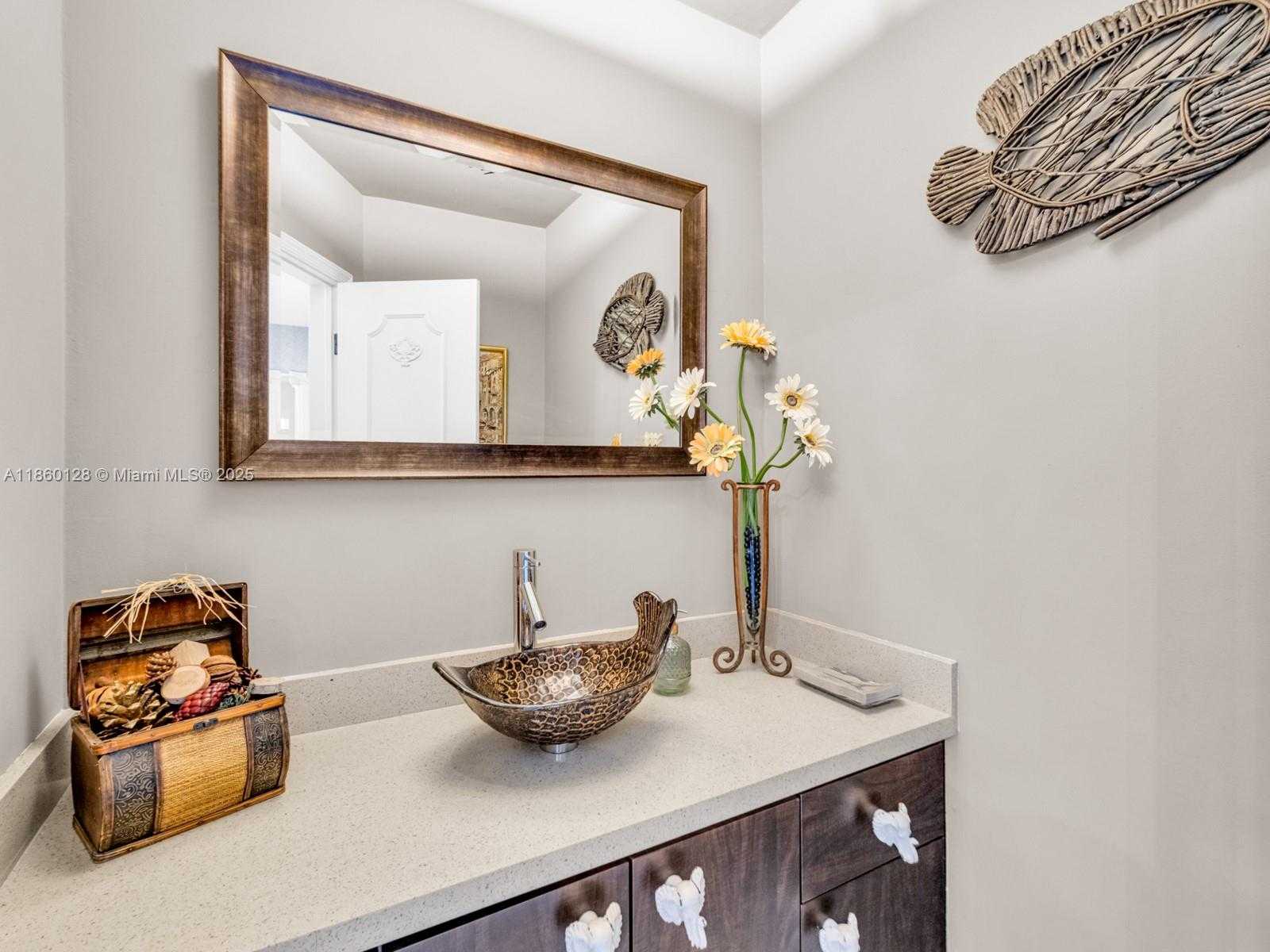 Small Image of 624 PALM DR, Hallandale Beach Number 20