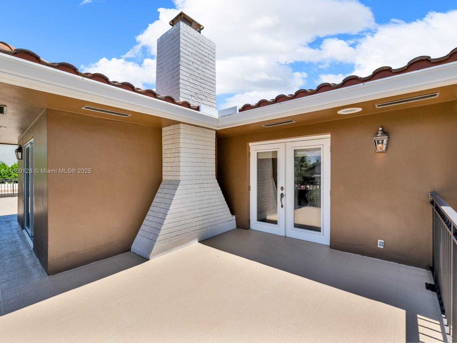 Small Image of 624 PALM DR, Hallandale Beach Number 33