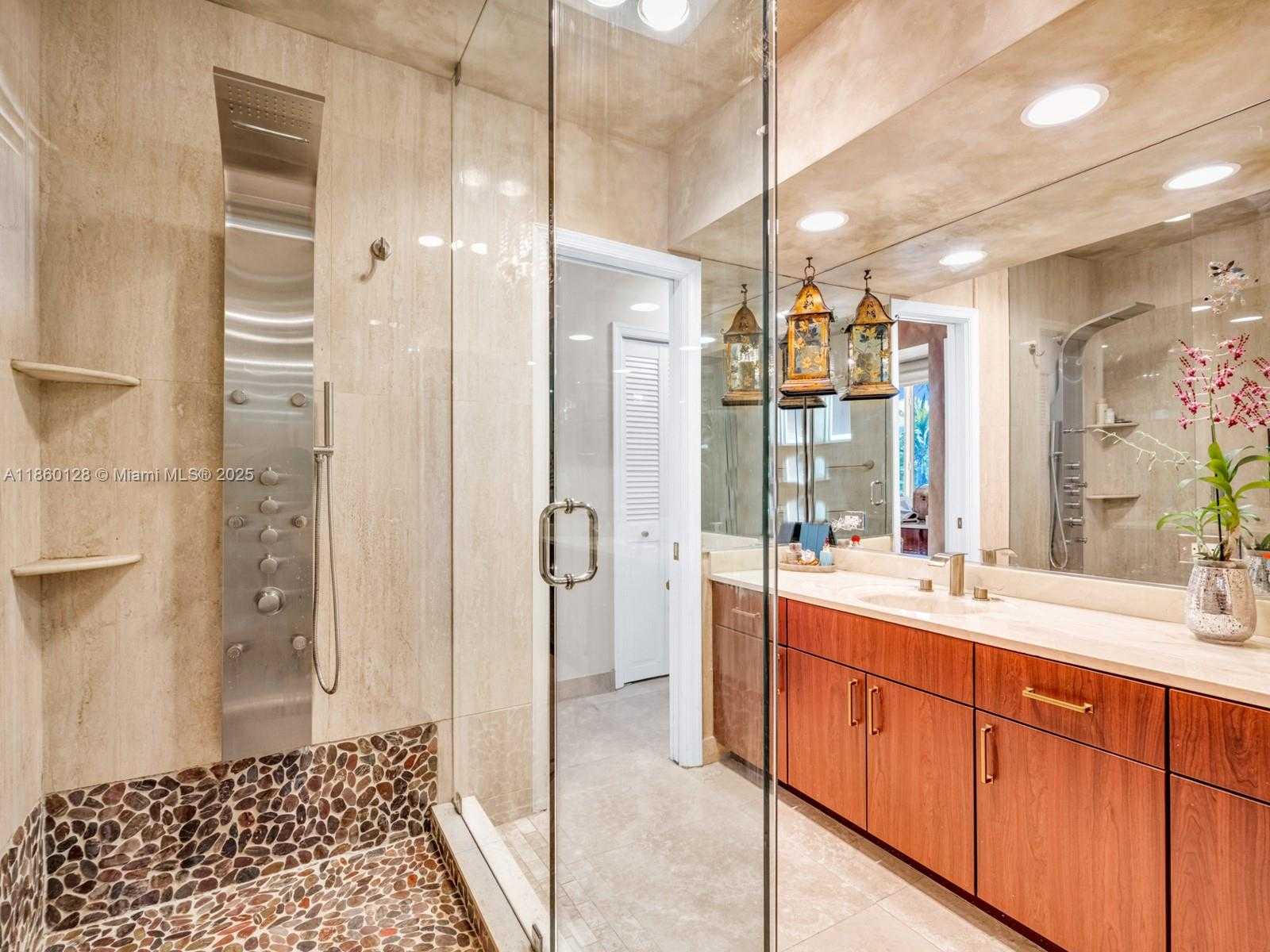 Small Image of 624 PALM DR, Hallandale Beach Number 35