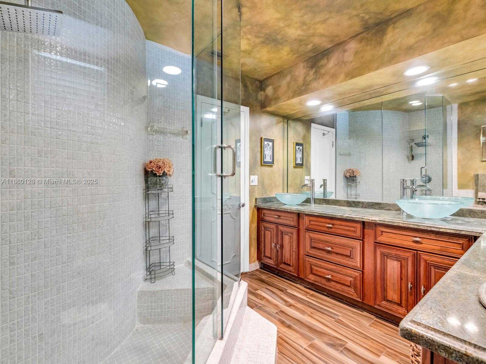 Small Image of 624 PALM DR, Hallandale Beach Number 38