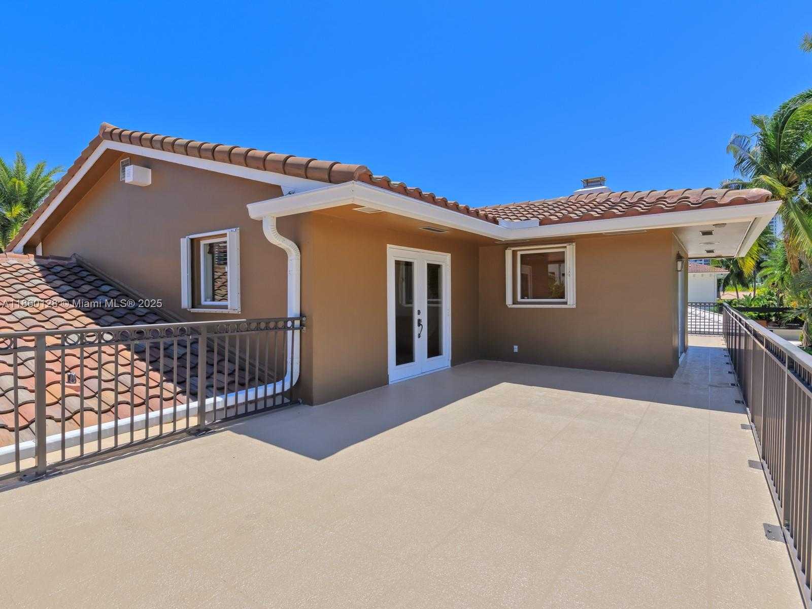 Small Image of 624 PALM DR, Hallandale Beach Number 41