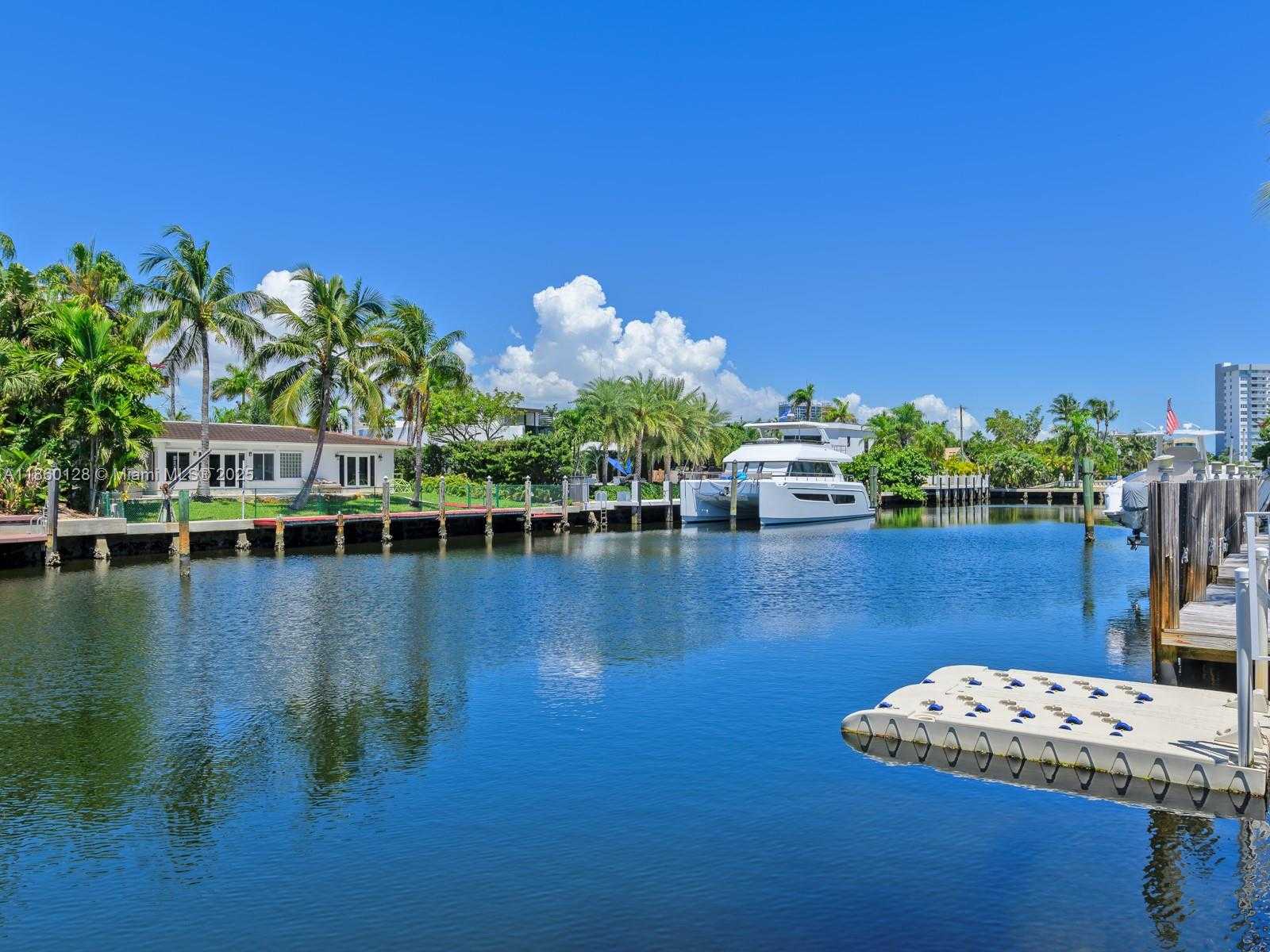 Small Image of 624 PALM DR, Hallandale Beach Number 60