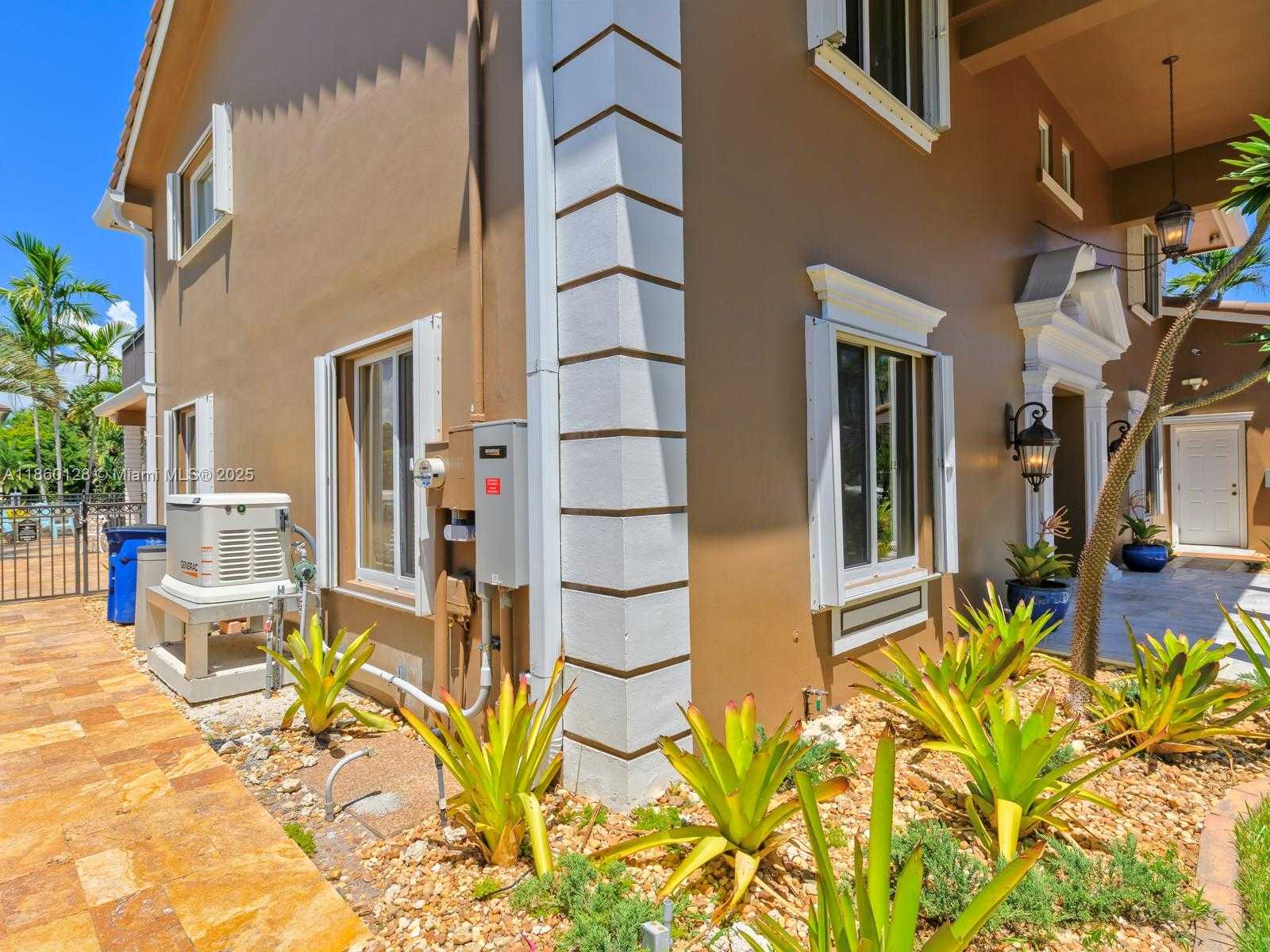 Small Image of 624 PALM DR, Hallandale Beach Number 62