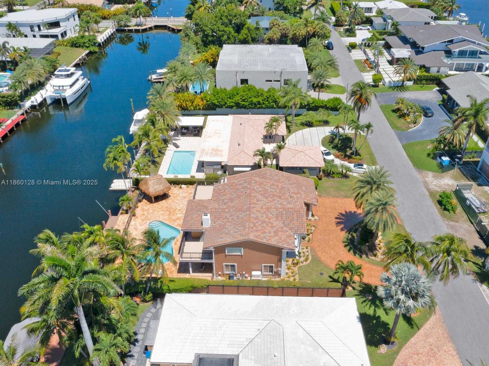 Small Image of 624 PALM DR, Hallandale Beach Number 71