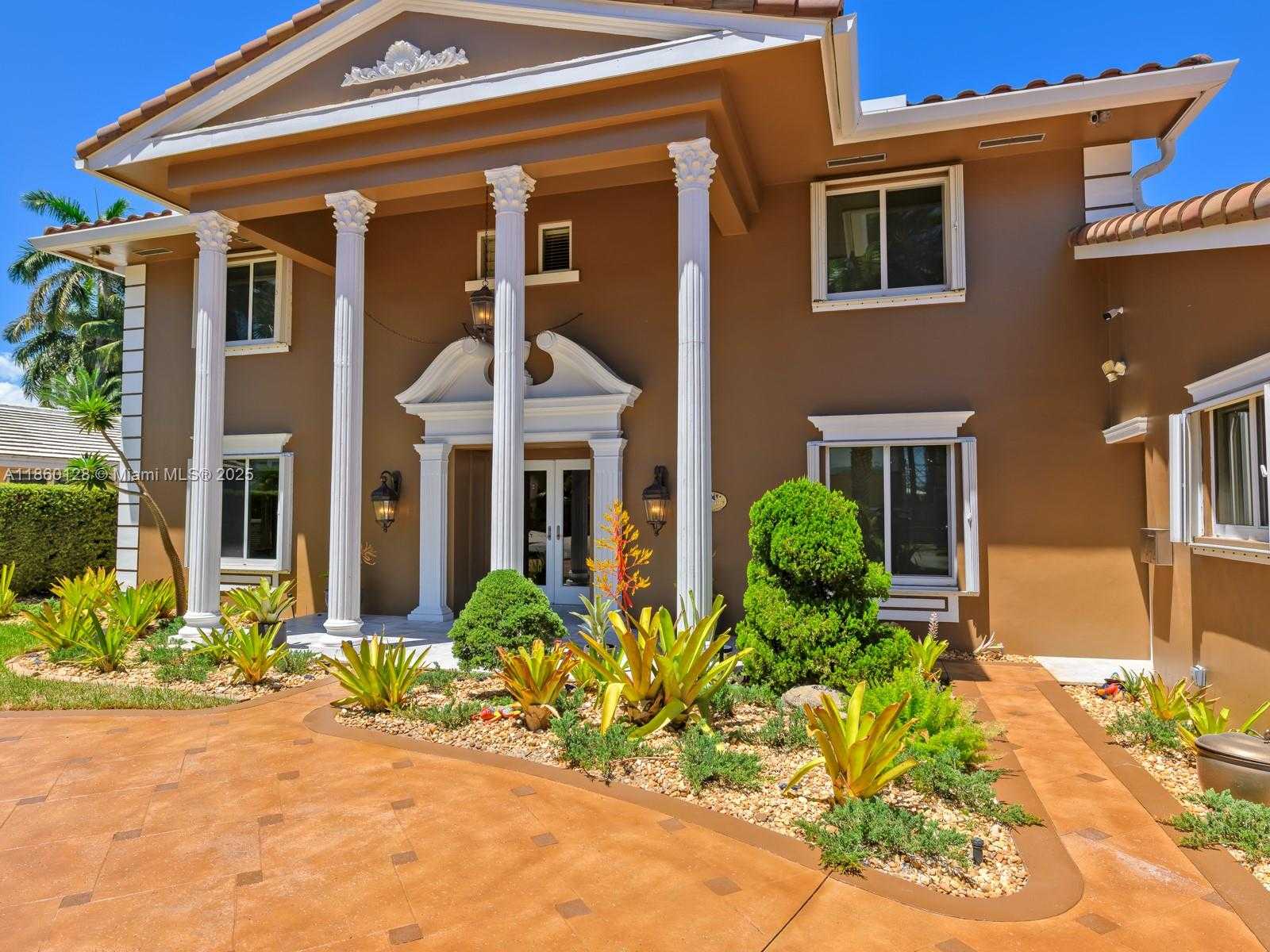 Small Image of 624 PALM DR, Hallandale Beach Number 9